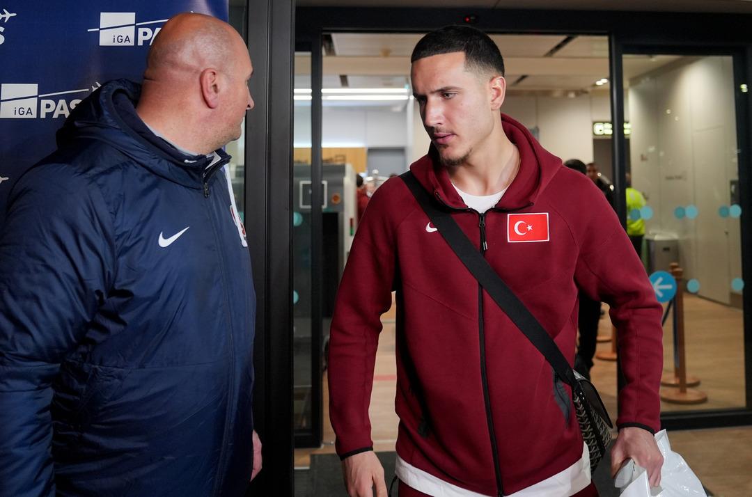 A Milli Futbol Takımı yurda d&ouml;nd&uuml;! Hakan &Ccedil;alhanoğlu D&uuml;nya Kupası hedeflerini a&ccedil;ıkladı 4