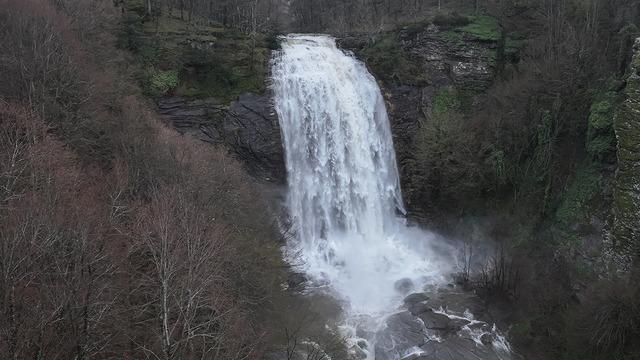 Fay kırığıyla oluştu, bahar yağışlarıyla coştu! Ziyaretçilerin uğrak noktası 