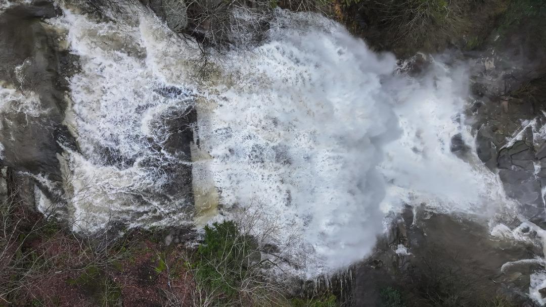 Fay kırığıyla oluştu, bahar yağışlarıyla coştu! Ziyaret&ccedil;ilerin uğrak noktası  1