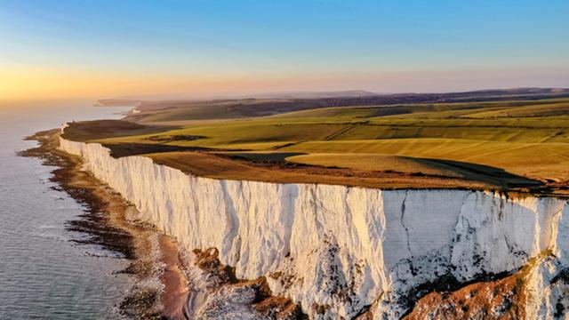 1 Nisan şakası faciaya dönüştü! Yüzlerce kişi akın etti, tarihi uçurum çöktü