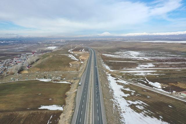 Karların erimeye başladığı Ağrı Ovası dronla görüntülendi 8