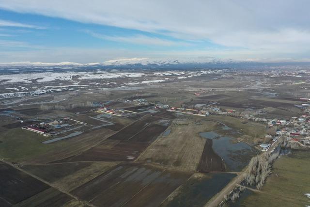 Karların erimeye başladığı Ağrı Ovası dronla görüntülendi 6