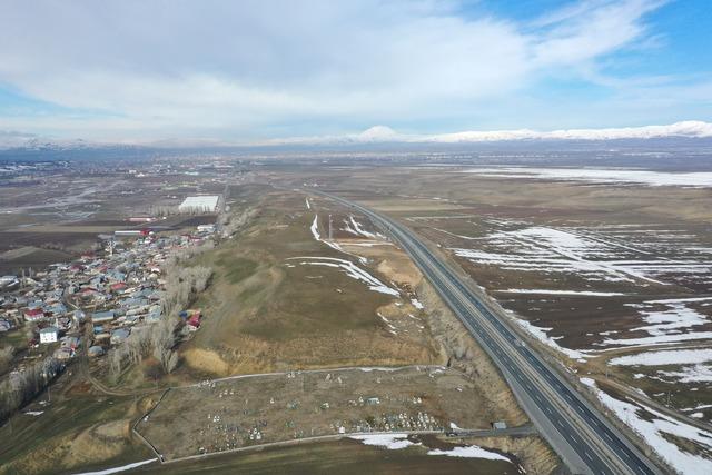 Karların erimeye başladığı Ağrı Ovası dronla görüntülendi 4