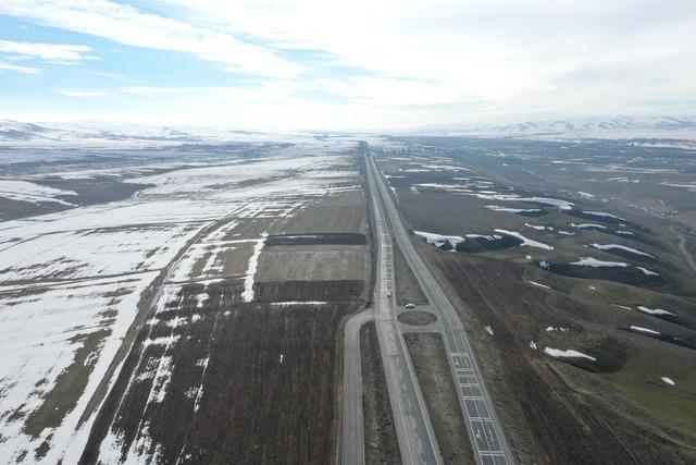 Karların erimeye başladığı Ağrı Ovası dronla görüntülendi 1