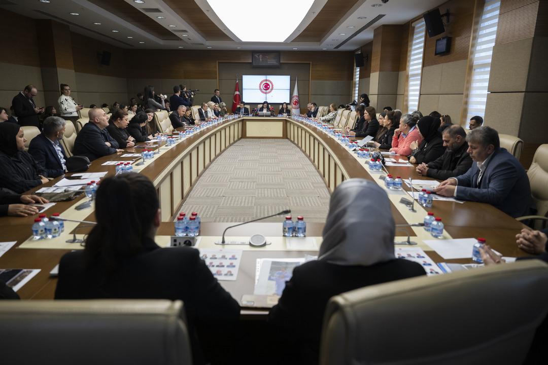 TBMM de b&uuml;y&uuml;k isyan! Mağdur aileler g&ouml;zyaşlarına boğuldu 1