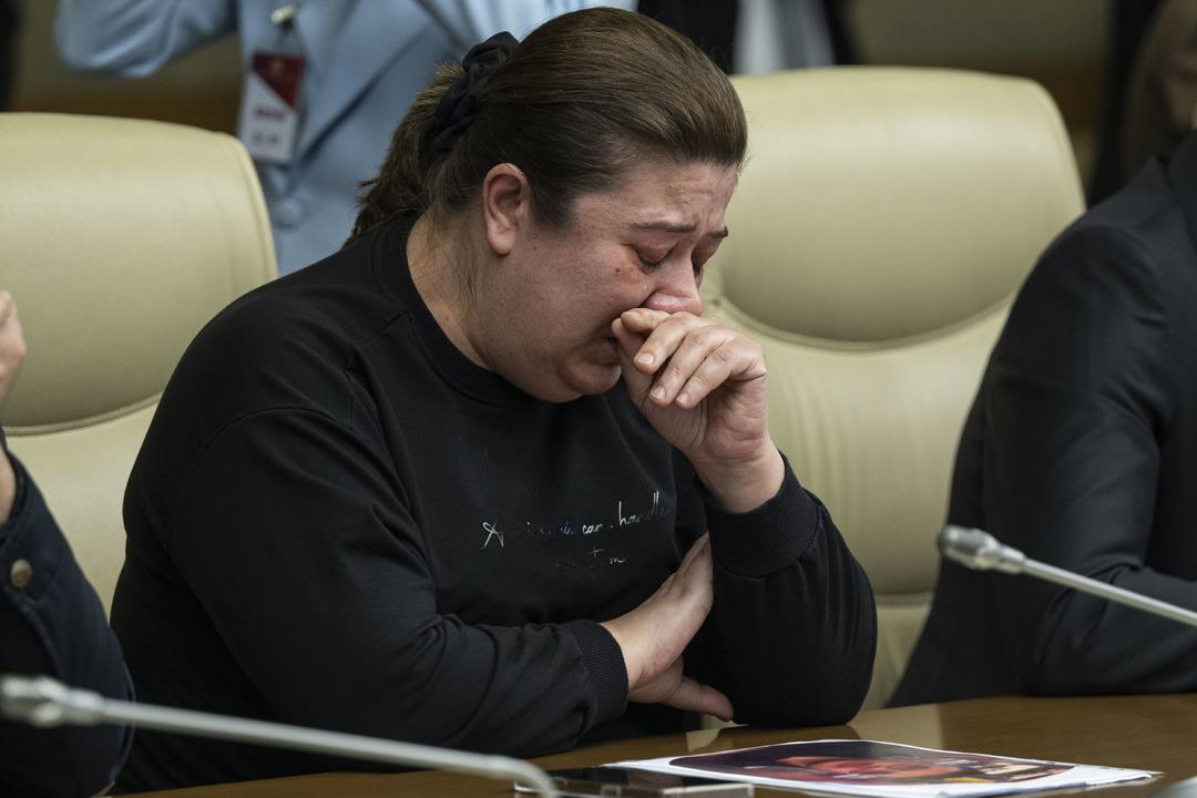 TBMM de b&uuml;y&uuml;k isyan! Mağdur aileler g&ouml;zyaşlarına boğuldu 3