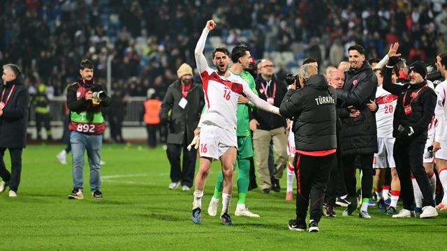 Tarihi zafer sonrası usta isimden dikkat çeken uyarı! Her şey olabilir, hazırlanın