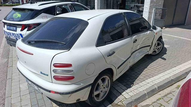 Manavgat&rsquo;ta otomobiller &ccedil;arpıştı: 1 yaralı 1