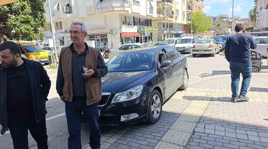 Manavgat&rsquo;ta otomobiller &ccedil;arpıştı: 1 yaralı