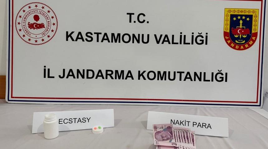 Kastamonu'da uyuşturucu operasyonunda 3 kişi tutuklandı