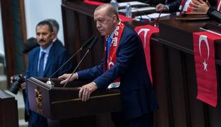 Cumhurbaşkanı Erdoğan &Ouml;zg&uuml;r &Ouml;zel'e fena y&uuml;klendi! "İyice zıvanadan &ccedil;ıktı"