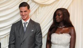 Milli futbolcunun eşi efsane golc&uuml;n&uuml;n akrabası &ccedil;ıktı! 'Meğer kız tarafıymışız'