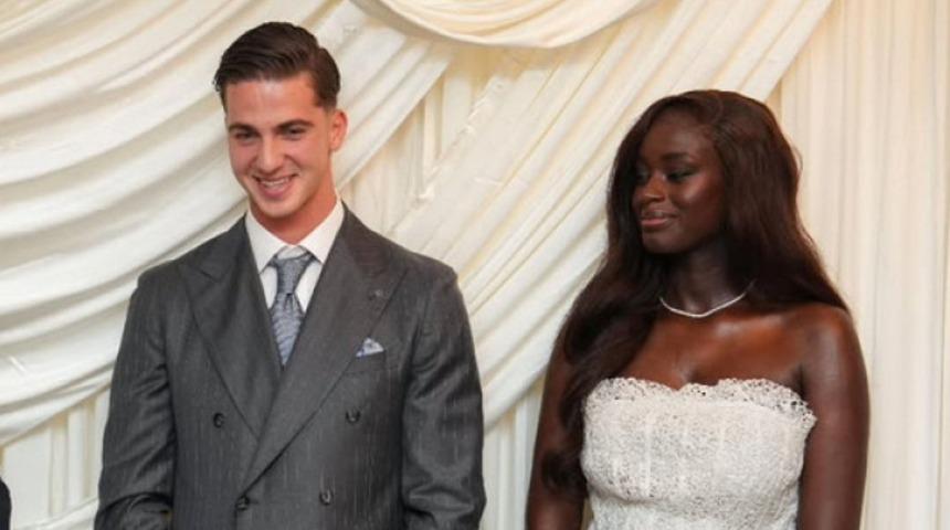 Milli futbolcu Bertuğ &Ouml;zg&uuml;r Yıldırım'ın eşi efsane golc&uuml;n&uuml;n akrabası &ccedil;ıktı! 'Meğer kız tarafıymışız'