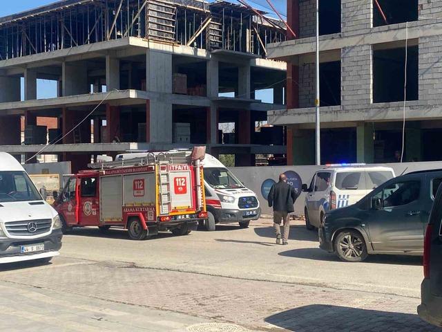 Malatya&rsquo;da asans&ouml;r boşluğuna d&uuml;şen iş&ccedil;i yaralandı 3