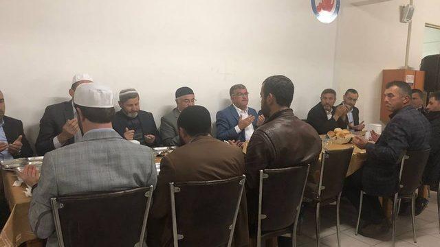 Ziyaretlilerden derya yemeğinde dua