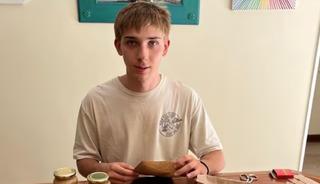 Fıstık ezmesindeki detayı fark etti! 18 yaşında kendi işinin patronu oldu