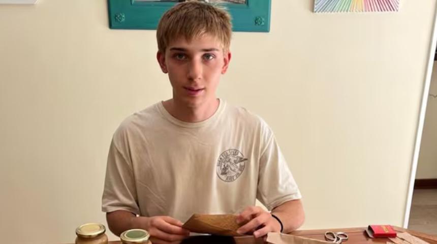 Fıstık ezmesindeki detayı fark etti! 18 yaşında kendi işinin patronu oldu