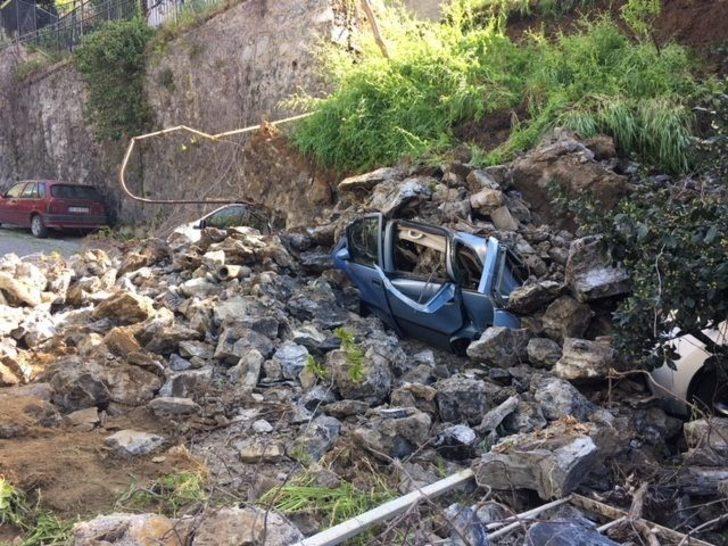 Beşiktaş'ta istinat duvarı araçların üzerine çöktü  G2