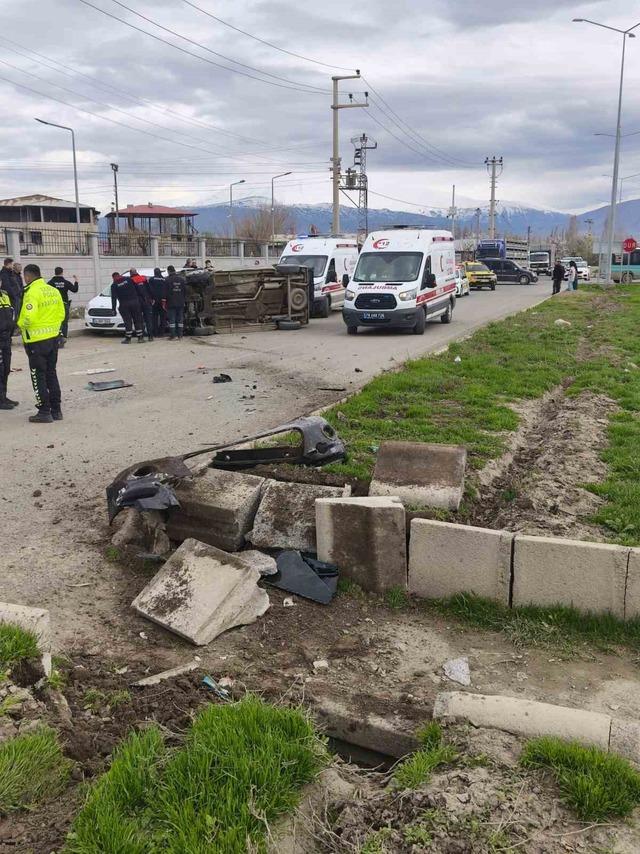 Iğdır&rsquo;da kaza: Ara&ccedil; takla attı, 2 yaralı 1