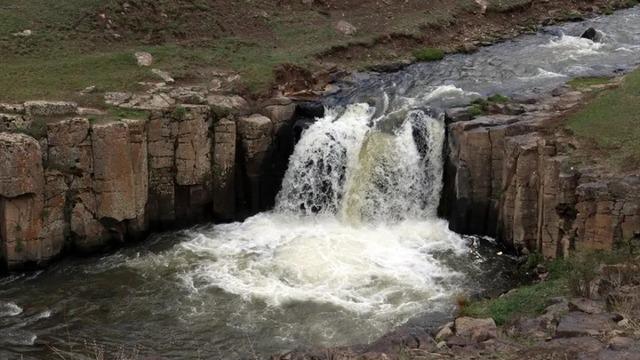 Diyadin’de saklı güzellik yıldızlı şelalesi baharla coştu