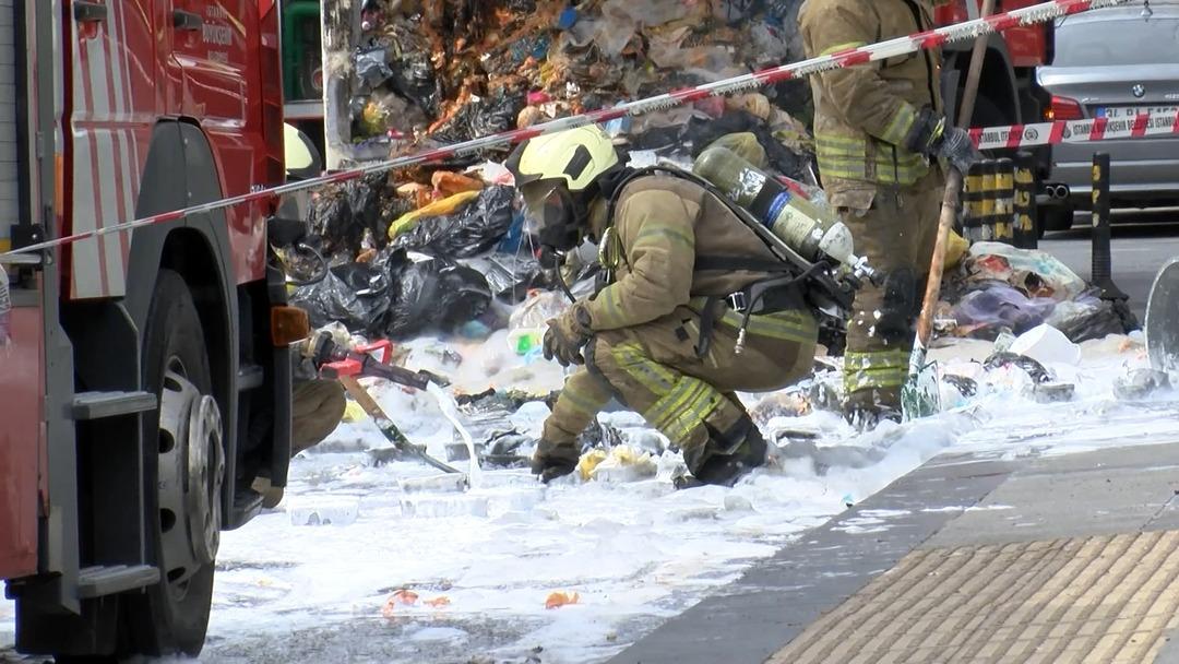Fatih te korkutan patlama! Dumanlar caddeyi kapladı 1