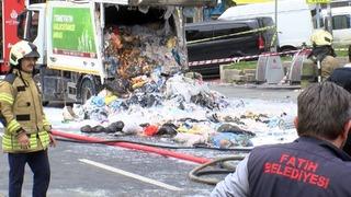 Fatih'te korkutan patlama! Dumanlar caddeyi kapladı