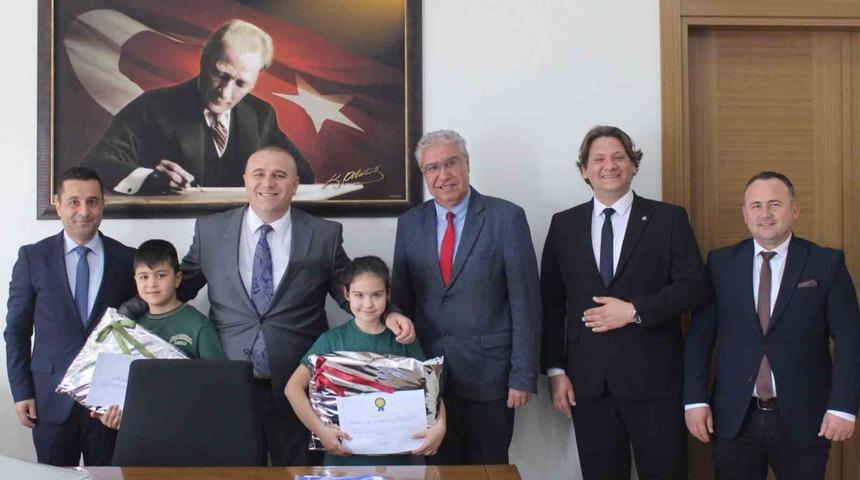 En &ccedil;ok kitap okuyan &ouml;ğrencilere &rsquo;teşekk&uuml;r&rsquo; belgesi verildi