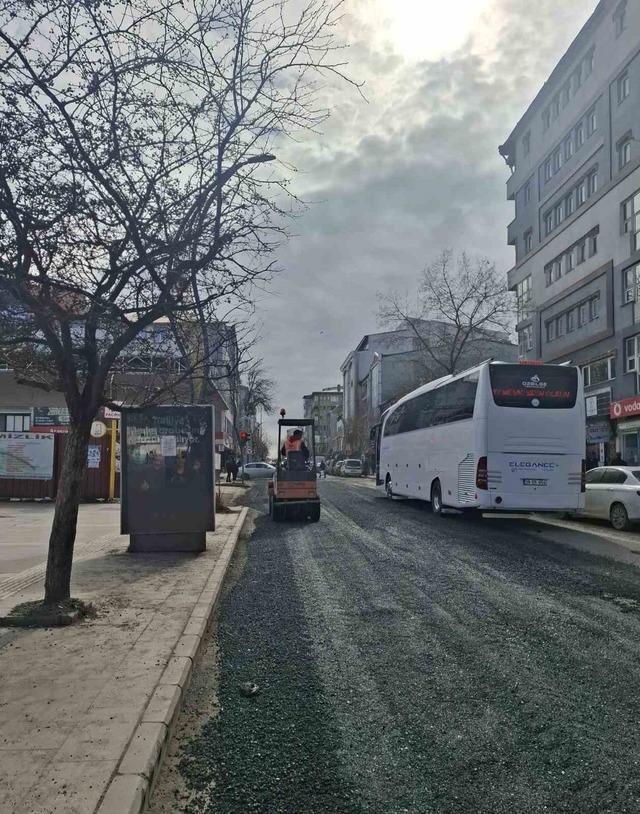 Kars&rsquo;ta şehir i&ccedil;i yollar yenileniyor: Caddelere karayolları eli değdi 3