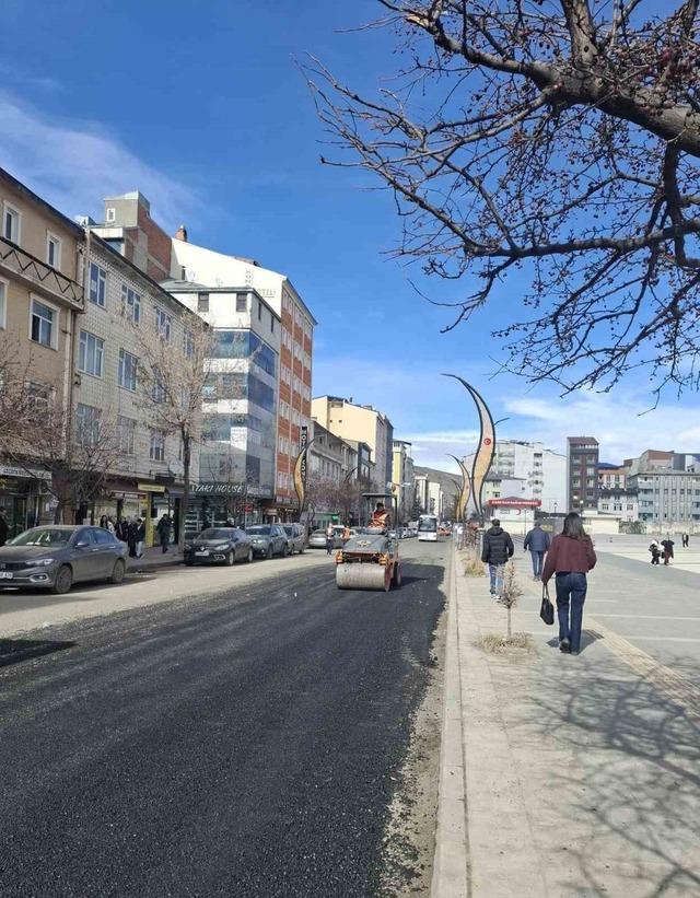 Kars&rsquo;ta şehir i&ccedil;i yollar yenileniyor: Caddelere karayolları eli değdi 2