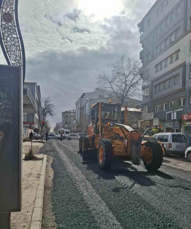 Kars&rsquo;ta şehir i&ccedil;i yollar yenileniyor: Caddelere karayolları eli değdi 1