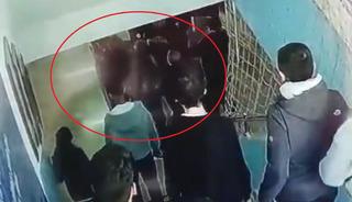 &Ouml;ğretmene okulda darp iddiası! Ambulansla hastaneye kaldırıldı