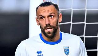 SON DAKİKA | Vedat Muriqi &ccedil;ileden &ccedil;ıktı! 'Ma&ccedil;ı T&uuml;rkiye'ye sattı' diyen taraftara a&ccedil;tı ağzını yumdu g&ouml;z&uuml;n&uuml;