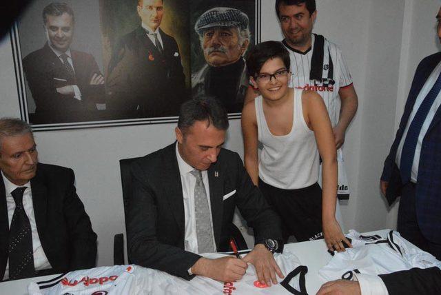 Akhisar Beşiktaşlılar Derneği'nin açılışını Fikret Orman yaptı