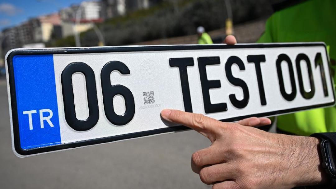 Bakan &Ccedil;ift&ccedil;i den multimedya sistemleriyle ilgili a&ccedil;ıklama: "&Ccedil;alışmalar s&uuml;r&uuml;yor, ceza uygulamayacağız" 3