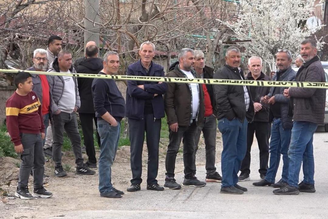 Kan donduran cinayet: İki kardeş bir oldu, babalarını bı&ccedil;ak ve baltayla &ouml;ld&uuml;rd&uuml; 1