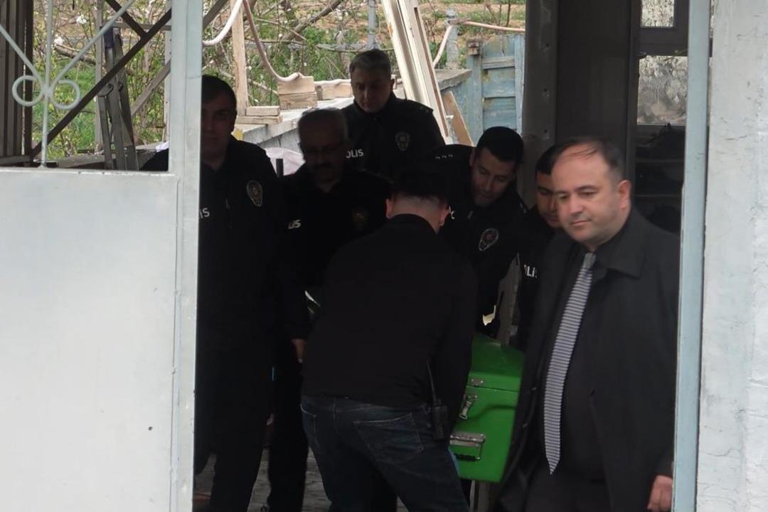 Kan donduran cinayet: İki kardeş bir oldu, babalarını bı&ccedil;ak ve baltayla &ouml;ld&uuml;rd&uuml; 6