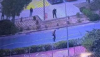 Kıbrıs&rsquo;ta Rumlardan &ccedil;irkin saldırı: Taş ve patlayıcı madde