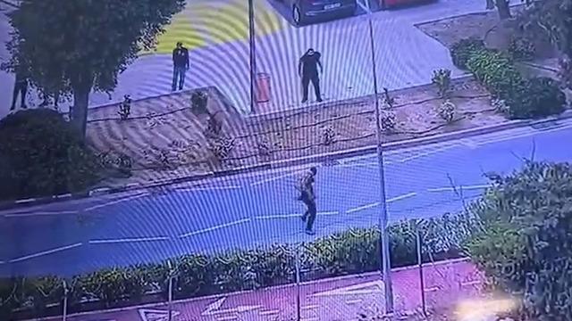 Kıbrıs’ta Rum tarafından çirkin saldırı: Sivillere taş ve patlayıcı madde atıldı