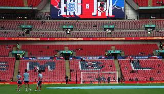 Japon taraftarlar, d&uuml;nyaya &ouml;rnek olmaya devam ediyor