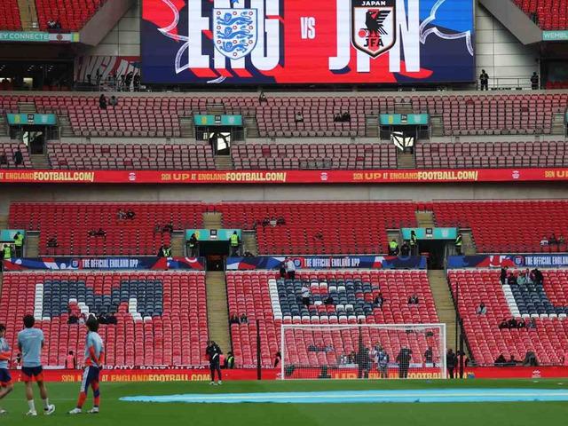 Japon taraftarlar, d&uuml;nyaya &ouml;rnek olmaya devam ediyor