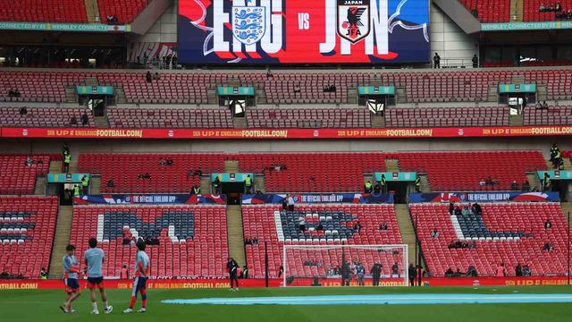 Japon taraftarlar, dünyaya örnek olmaya devam ediyor