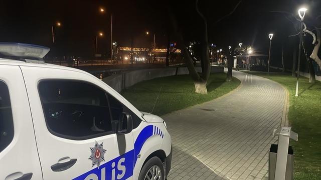 Parkta bıçaklı kavga: 3 kişi yaralandı