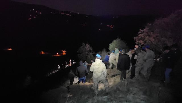 &Ccedil;orum da kayalıklardan u&ccedil;uruma d&uuml;şen kişi ekiplerce kurtarılmaya &ccedil;alışılıyor 1