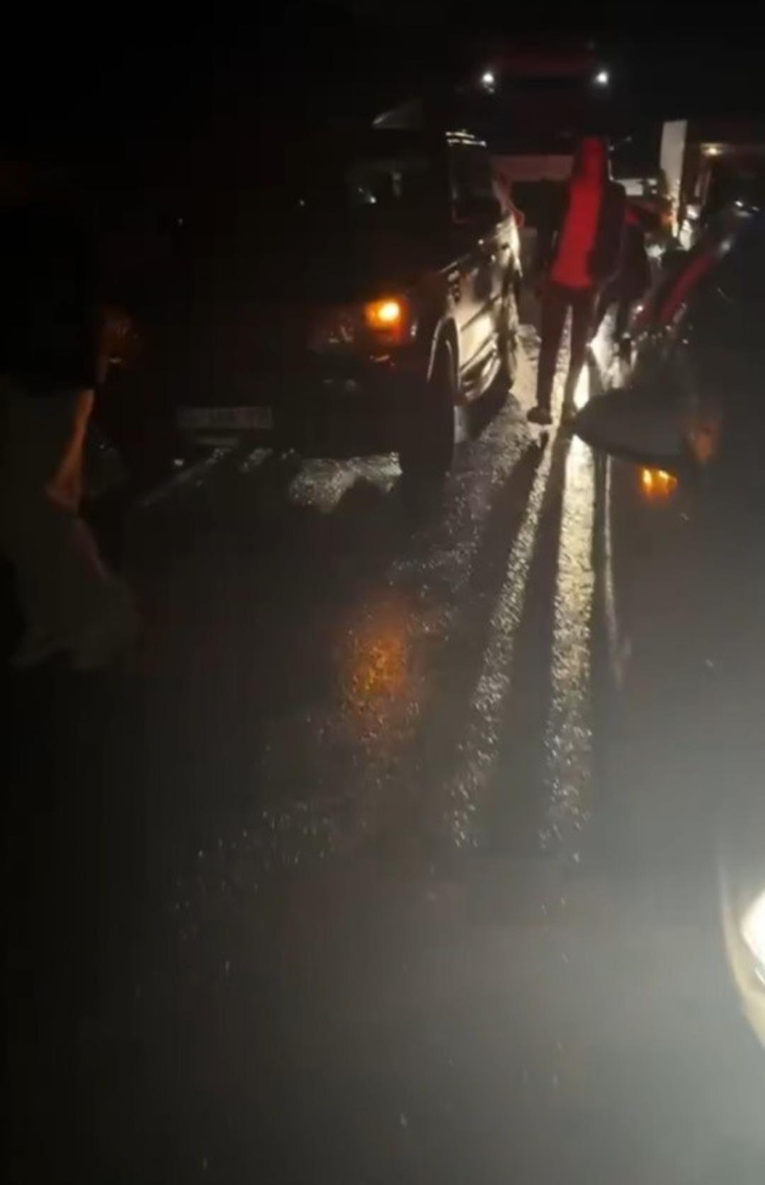 D-650 de zincirleme kaza: Kilometrelerce ara&ccedil; kuyruğu oluştu 2