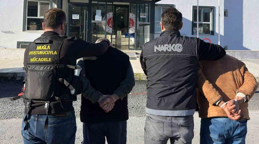 Şehirlerarası otob&uuml;s terminalinde uyuşturucu operasyonu