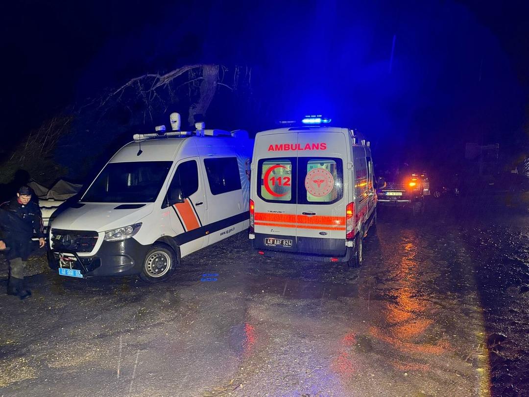 Fethiye de tur teknesi battı: 1 kişi &ouml;ld&uuml;! 1