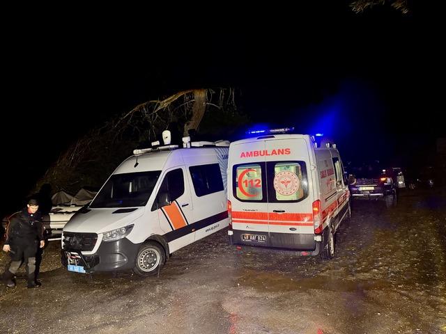 Fethiye de batan teknedeki 6 kişi kurtarıldı, 1 kişi aranıyor 4