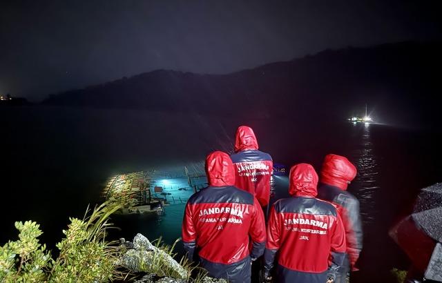 Fethiye de batan teknedeki 6 kişi kurtarıldı, 1 kişi aranıyor 3