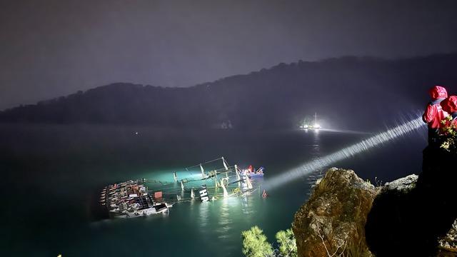 Fethiye'de batan teknedeki 6 kişi kurtarıldı, 1 kişi aranıyor