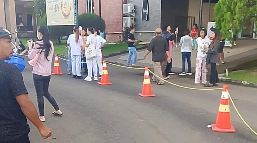 Endonezya a&ccedil;ıklarında 7,4 b&uuml;y&uuml;kl&uuml;ğ&uuml;nde deprem! Tsunami alarmı verildi